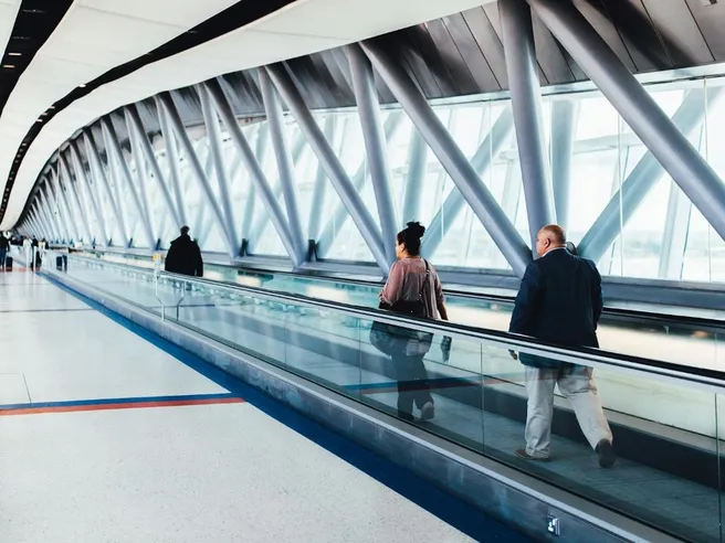 Con HYPE Premium viaggi senza pensieri: lounge, polizze e cashback