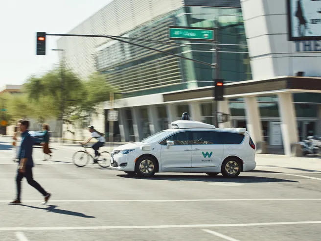 Guida autonoma: FCA e Waymo rafforzano partnership, arriva l’accordo per veicoli commerciali