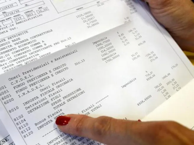 Stipendio più basso e meno ore: cosa succede se fai la firma sulla busta paga