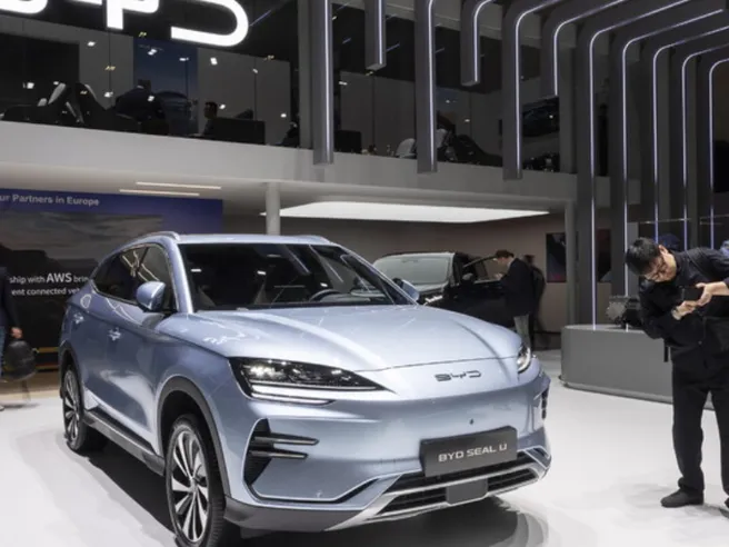 Tesla perde terreno, la cinese Byd conquista l’Europa
