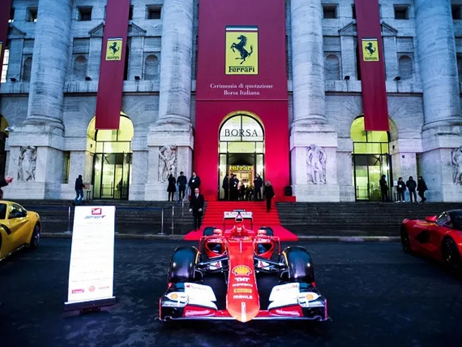 Piazza Affari torna sui massimi, focus su assemblea Telecom e payrolls. Record in Borsa per Ferrari