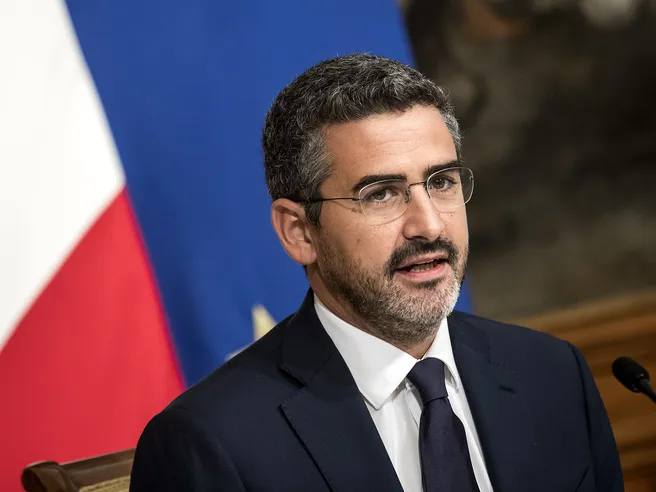 Fraccaro (M5S) rilancia su idea cancellazione debiti: ‘Bce deve sostenere politiche fiscali espansive’