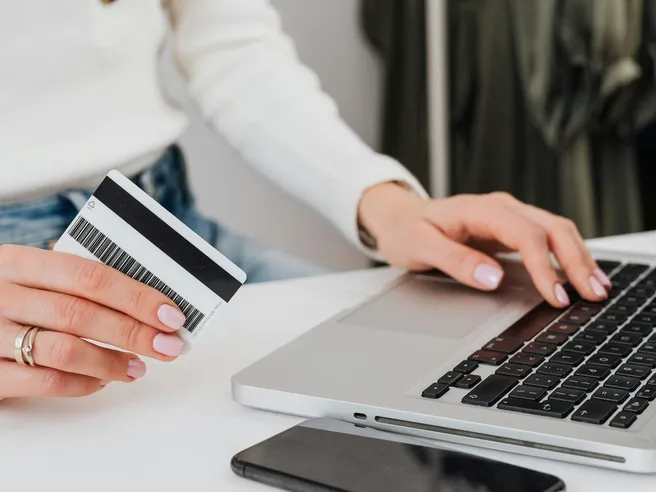 SelfyConto senza spese: canone zero e carta gratis per i clienti under 30