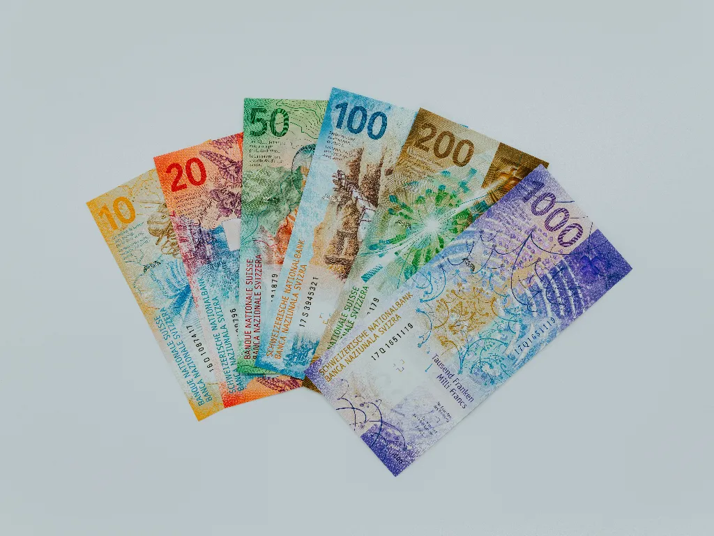 Cambia la musica per le valute: il franco svizzero ruba la scena al dollaro