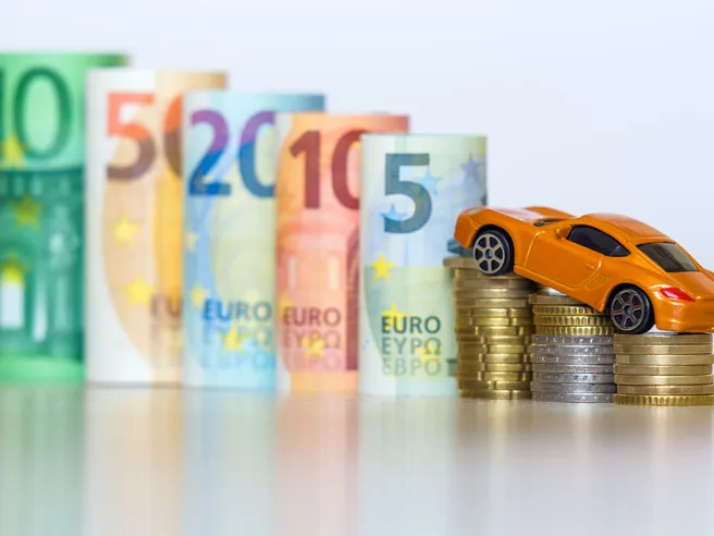 Bollo auto: obblighi ed esenzioni per veicoli fermi