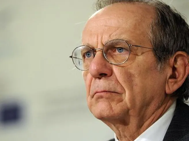 Padoan fa lo stopper sulle pensioni: bisogna pensare ai giovani