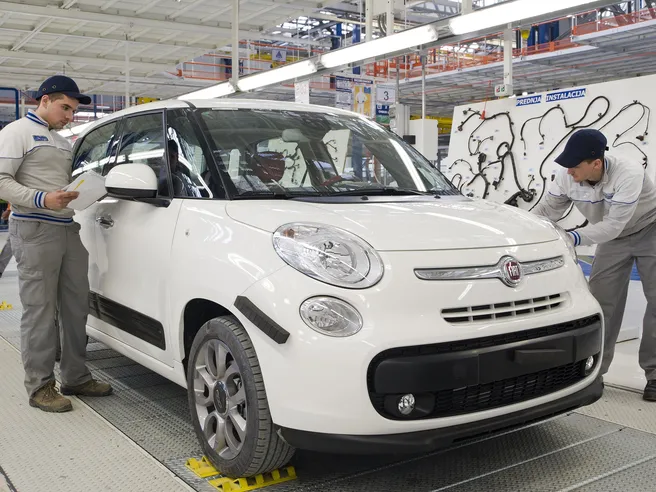Mercato auto pronto al grande recupero con assist eco-incentivi, FCA in spolvero