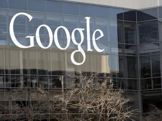 Multa UE non scalfisce Google, utili sorprendono e titolo punta a nuovi record