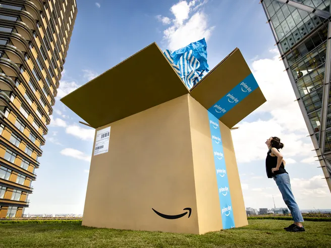 Jeff Bezos vende 3 mld di dollari di azioni Amazon in pieno caos elettorale