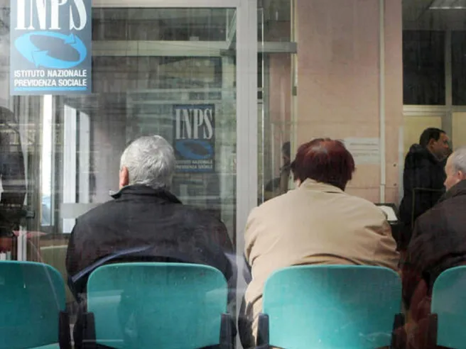 Pensioni a rischio revoca: migliaia coinvolti, cosa fare subito