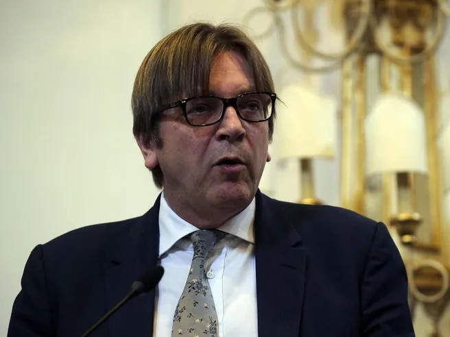 Ue, Verhofstadt a Conte: ‘burattino di Di Maio-Salvini’. E contro Brexiteers agita spettro ghigliottina