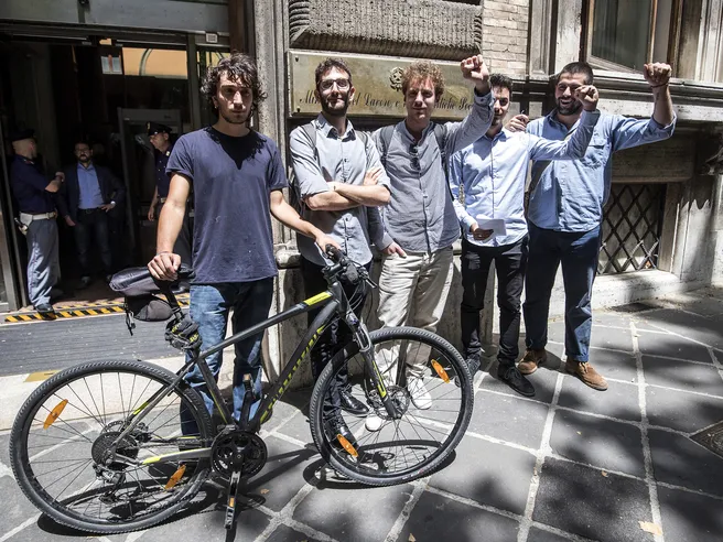 Lavoro: governo accelera sulle tutele ai rider e sul salario minimo. Pd lancia la sfida