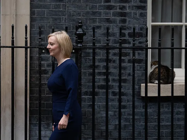 Governo UK fa marcia indietro: non ci sarà l’abolizione dell’aliquota massima