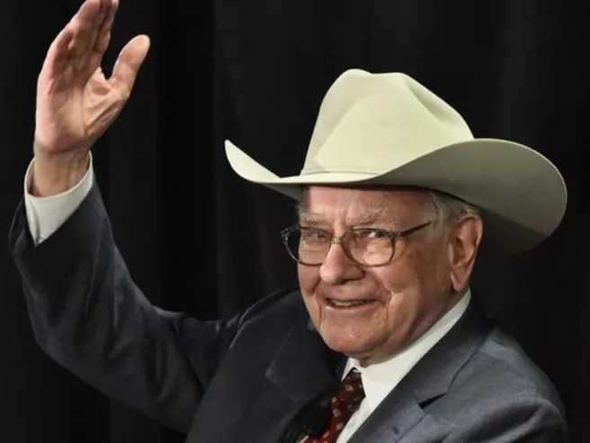 Buffett vende tutte le azioni BYD: impatto sul titolo e sul mercato auto cinese