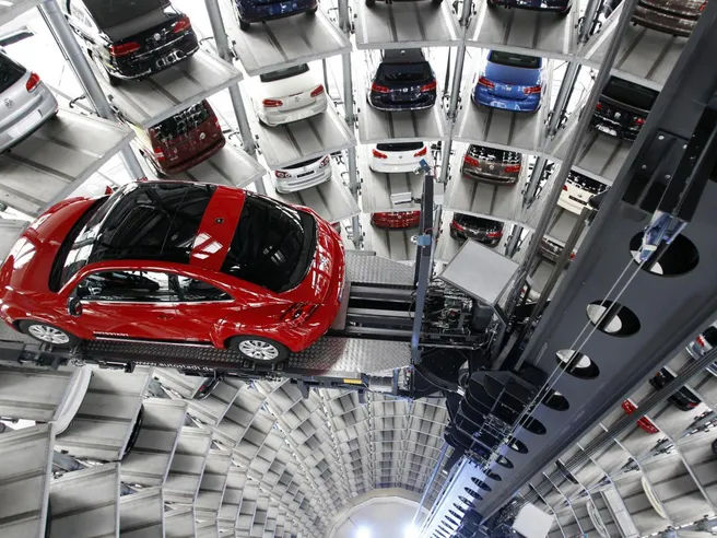 Mercato auto ancora in frenata in Europa a febbraio. Caso Italia, perdite contenute grazie a incentivi