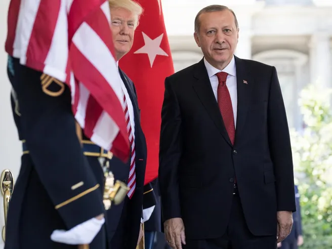 Violazione sanzioni Usa, tangenti in Turchia e riciclaggio fondi iraniani. Il caso del misterioso trader che fa tremare Erdogan