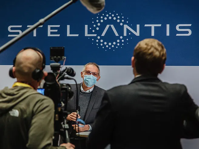 Stellantis va all’attacco, Tavares promette ai soci un futuro tutto elettrico