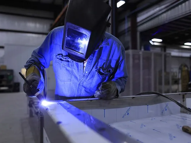 Lavoro giovani: le imprese non trovano tecnici specializzati, 400mila posizioni rimarranno scoperte
