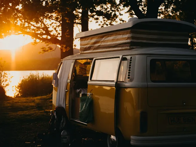 Lifelighter: Il nuovo minimalismo nomade tra scelte di vita e libertà economica