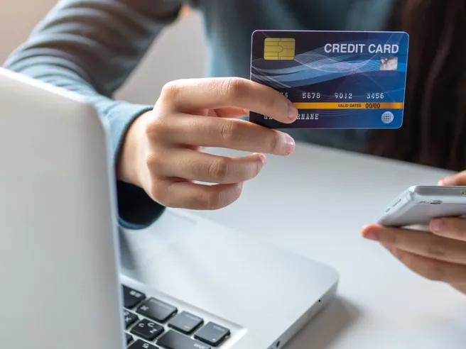 Pagamenti senza confini con Revolut: la carta perfetta per viaggiare e risparmiare