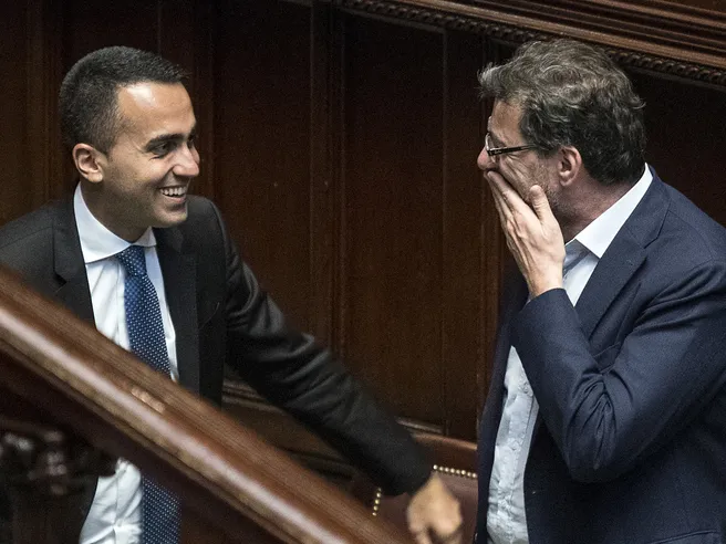 Giorgetti lancia alert su rischio Italia e risparmio italiano portato all’estero. Di Maio corre ai ripari (invano)