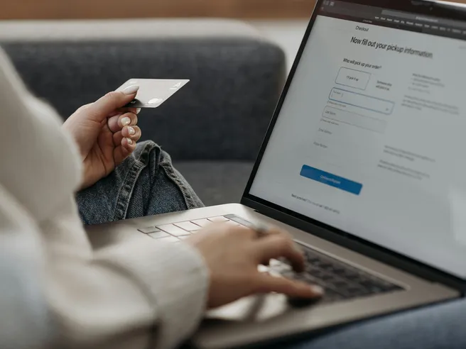 Conto online a canone zero e 100€ da spendere su Amazon: perché scegliere Credem