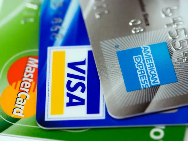 Carte: spunta ipotesi zero commissioni per microspese, ma all’utente costano 85,6 euro all’anno