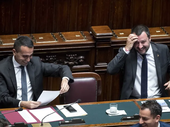 Lega mette i bastoni tra ruote M5S. Reddito cittadinanza: l’idea di trasformarlo in taglio cuneo fiscale