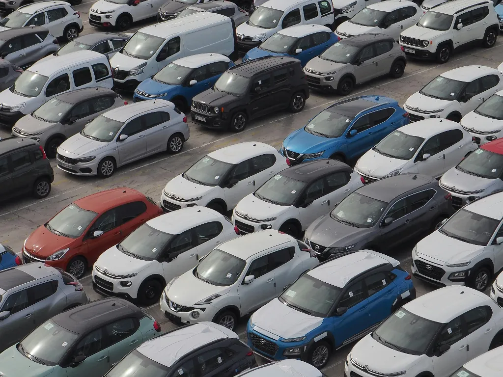 Salvini sfida le norme ambientali: Euro 5 senza divieti e superbollo abolito nel 2026