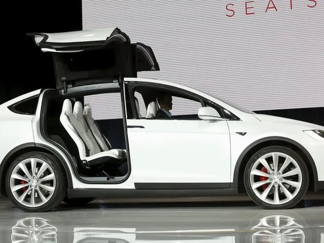 Bilancio Tesla: utili I trimestre da record ma il mercato chiede di più. L’investimento in Bitcoin paga, Musk conferma il proprio assist