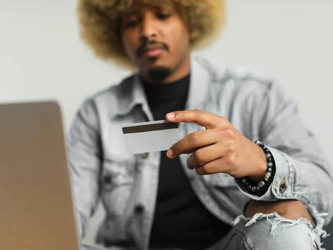 Carta Payback Amex: accumuli punti e scegli se pagare a saldo o a rate