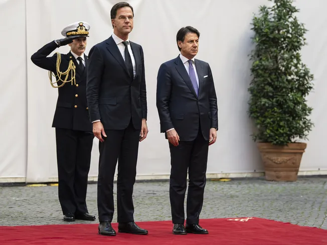 Recovery Fund, schiaffo del premier olandese Rutte a Conte: ‘solo prestiti, prossima volta Italia faccia da sola’