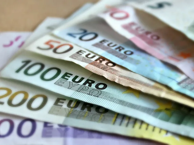 Reddito pro-capite: in 10 anni persi 2.400 euro a testa, quello italiano è sotto la media europea