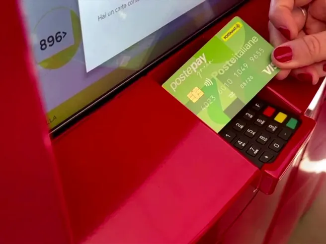 Poste Italiane guida la crescita dei pagamenti digitali e della logistica in Italia