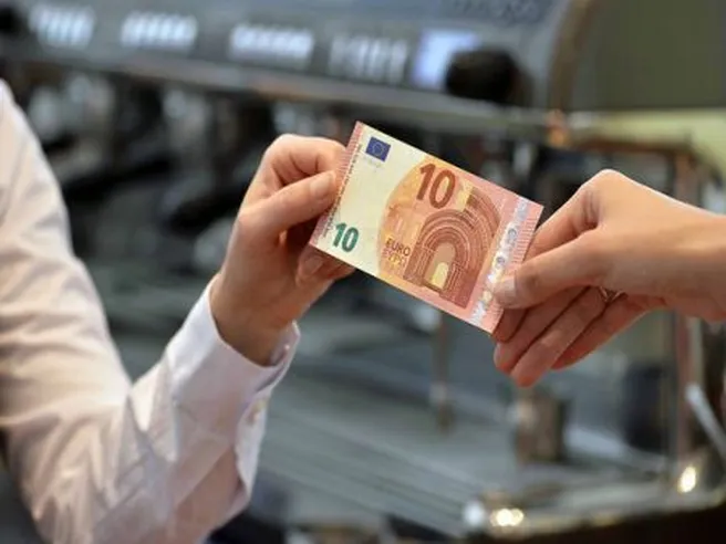 Tria rianima le banche, corre anche l’euro. Piazza Affari tenta il grande recupero