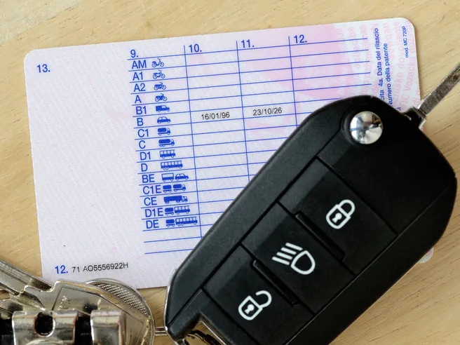Patente di guida: cosa succede se scade e come rinnovarla senza errori