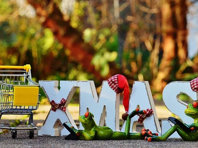 Natale 2018: consumi in crescita del 2,5%, più regali e più cibo ma meno addobbi