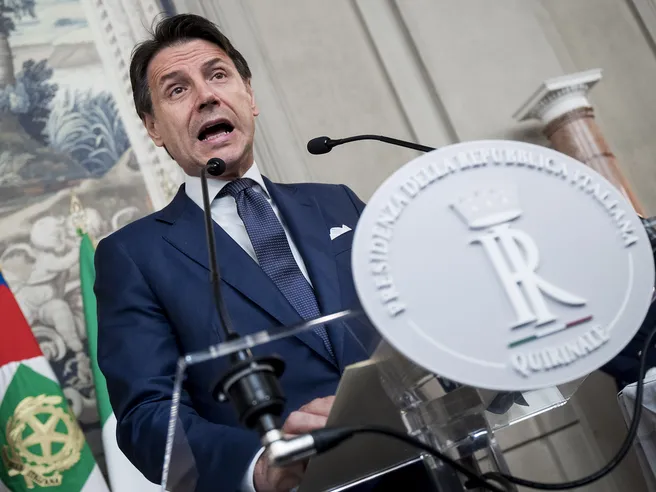 Conte non esclude rinvio Mes e preme su logica pacchetto. Ma qualcuno avverte: ‘Pacchetto bomba per le banche’