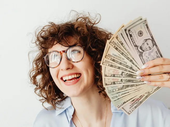 SelfyConto ti premia: canone zero, prelievi gratuiti e 50€ in Buoni Amazon