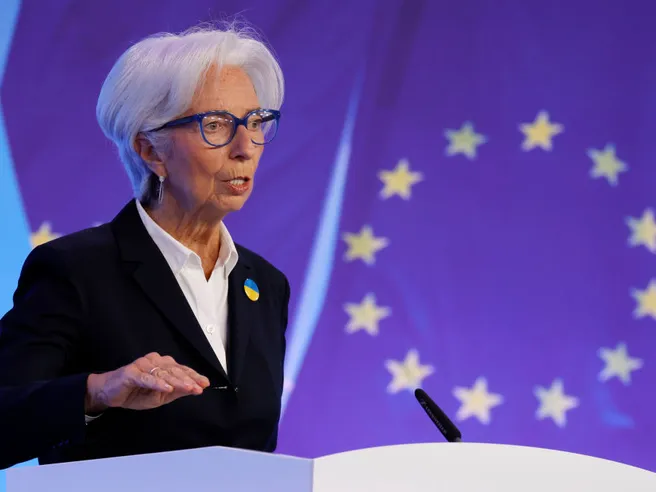 S&P avverte l’Italia di Meloni: ‘scelte difficili’, spazio manovra limitato. Scudo salva BTP, la risposta di Lagarde