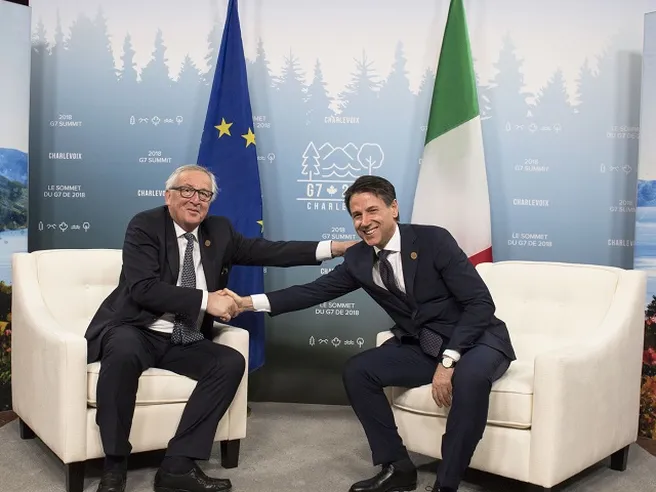 Piazza Affari euforica, spread ai minimi a due mesi. Italia pronta a piegarsi a richieste UE