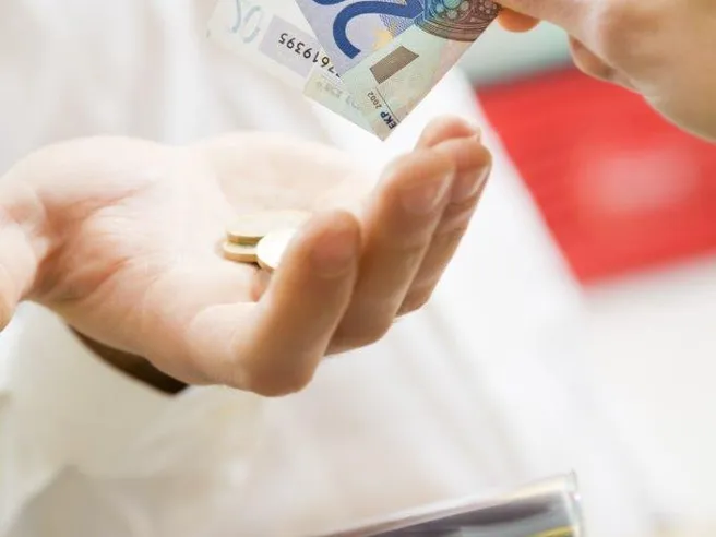 Covid e banconote: 9 mln di italiani pronti ad abbandonarle. Cashback e lotteria degli scontrini favoriscono passaggio a carte