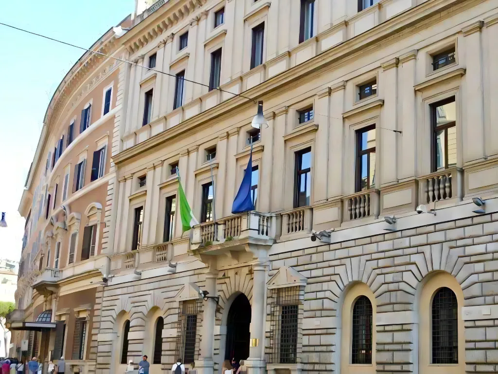 Dipendenti pubblici, l’Italia è fanalino di coda in Europa: il confronto