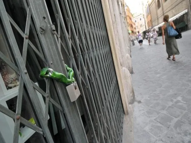 Fase 2 al via, ma 1 negozio su 3 non riaprirà. Non conviene a fronte di troppi costi