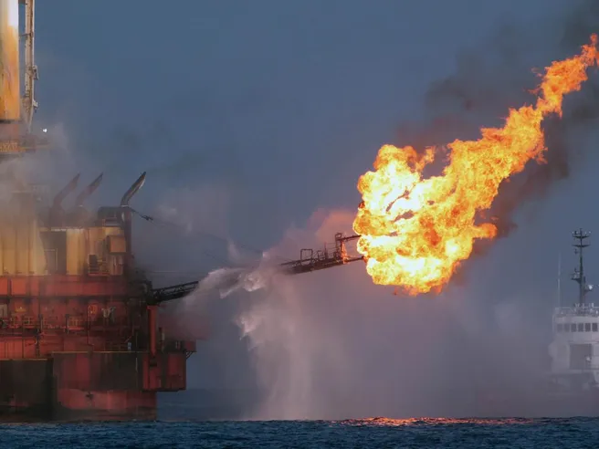 AIE: OPEC+ taglia produzione, mondo sull’orlo di una recessione