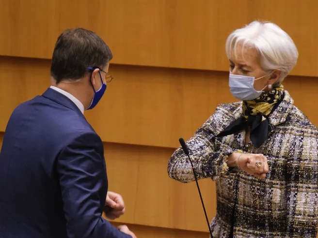 La Bce non abbassa la guardia contro la pandemia. Lagarde ricarica bazooka PEPP per blindare BTP & Co