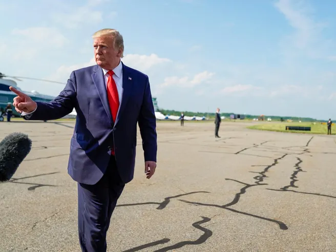 Rischio recessione fa paura anche a Trump. Che valuta taglio tasse a lavoratori dipendenti