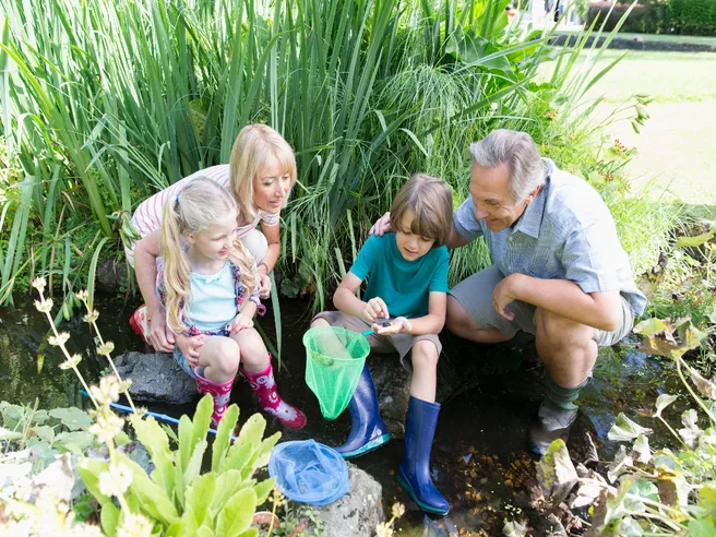 Grazie ai nonni le famiglie risparmiano quasi 20 mila euro all’anno