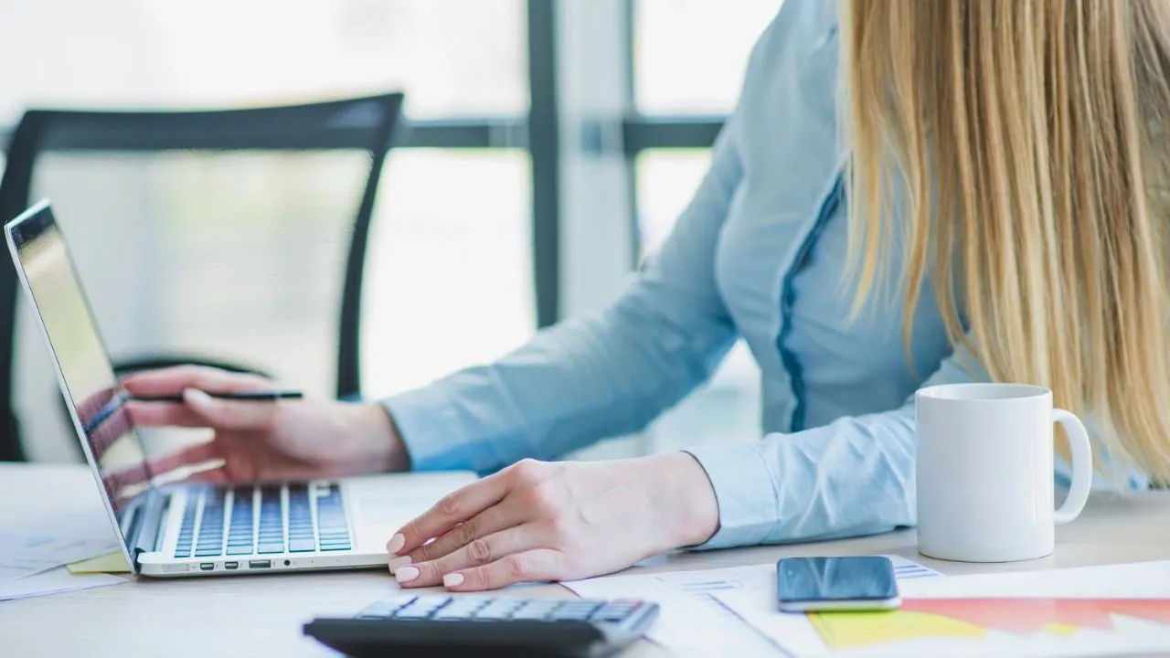 Cashback fino al 3%: il conto aziendale Finom che ti fa risparmiare su ogni spesa
