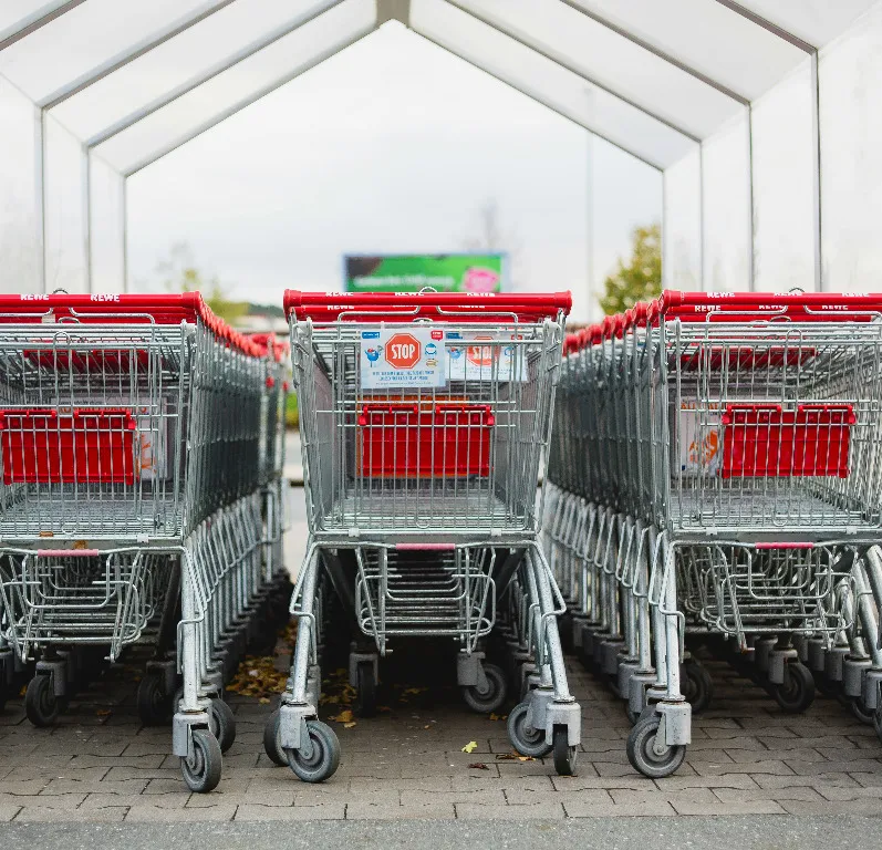 Crolla la fiducia dei consumatori italiani: risparmio in aumento, consumi in calo